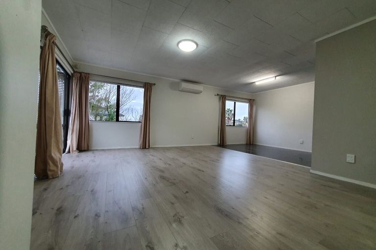 Photo of property in 41 Caribbean Drive, Unsworth Heights, Auckland, 0632