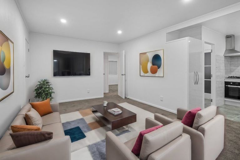 Photo of property in 2/4 Roys Road, Weymouth, Auckland, 2103