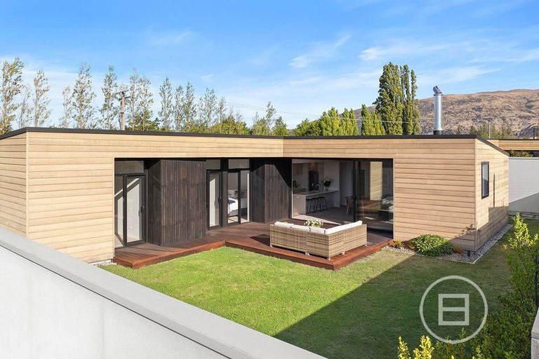 Photo of property in 4 Stackbrae Avenue, Wanaka, 9305