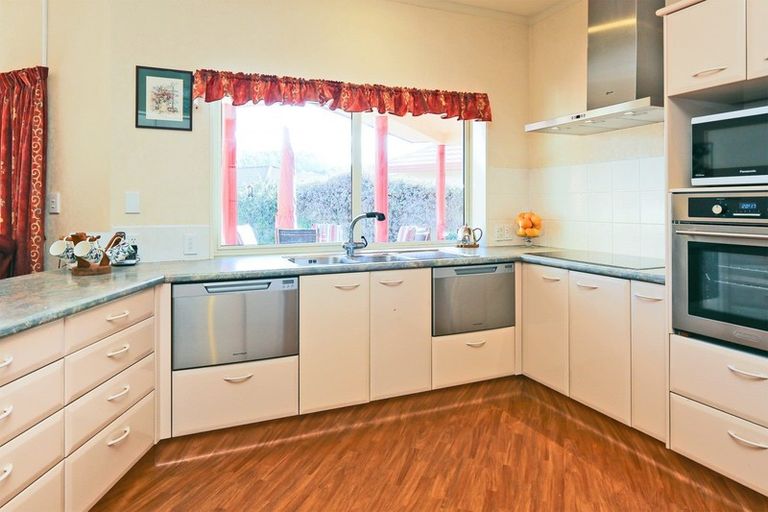 Photo of property in 10 Rutland Place, Taradale, Napier, 4112