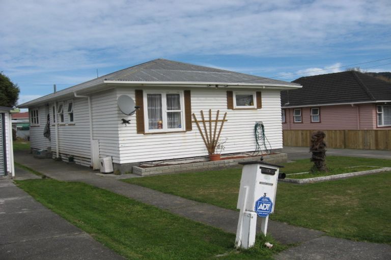 Photo of property in 3 Dunn Street, Wainuiomata, Lower Hutt, 5014