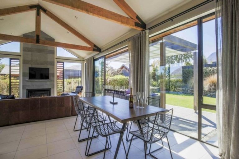 Photo of property in 2 Buckler Court, Jacks Point, Queenstown, 9371