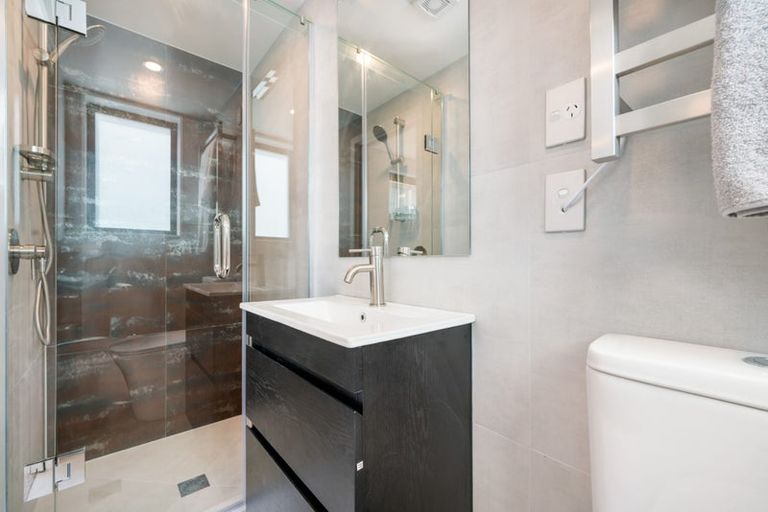 Photo of property in 8/18 Sylvan Crescent, Te Atatu South, Auckland, 0610