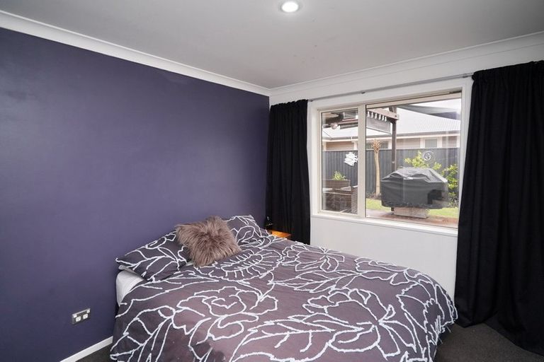 Photo of property in 11 Franklin Drive, Rangiora, 7400