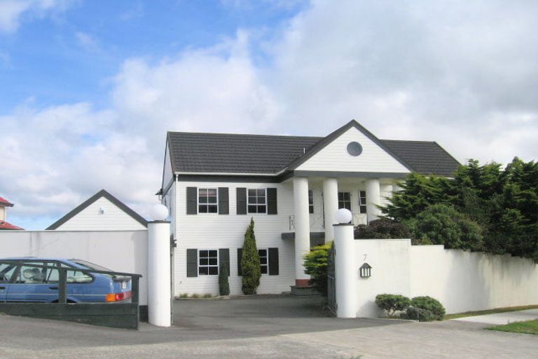 Photo of property in 7b Countess Close, Maupuia, Wellington, 6022