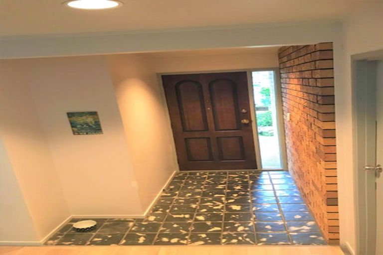 Photo of property in 1/7 Colmar Road, Mellons Bay, Auckland, 2014