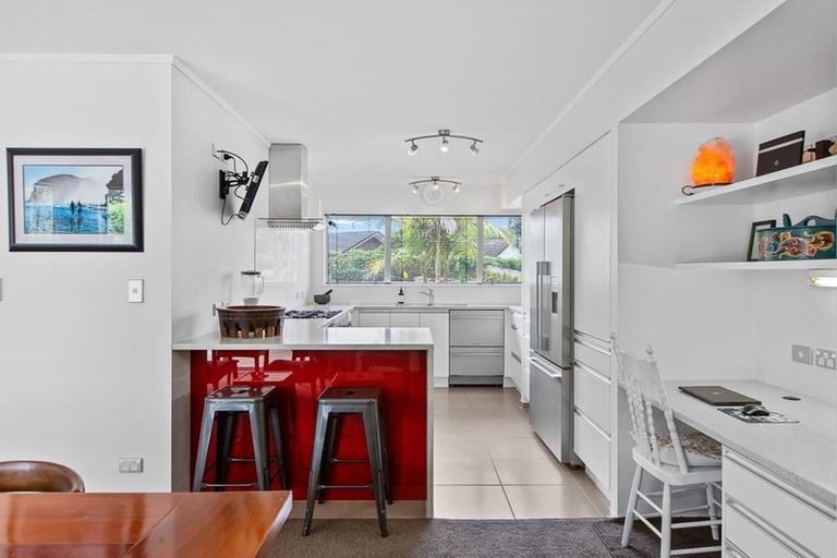 Photo of property in 24 Settlers Grove, Orewa, 0931