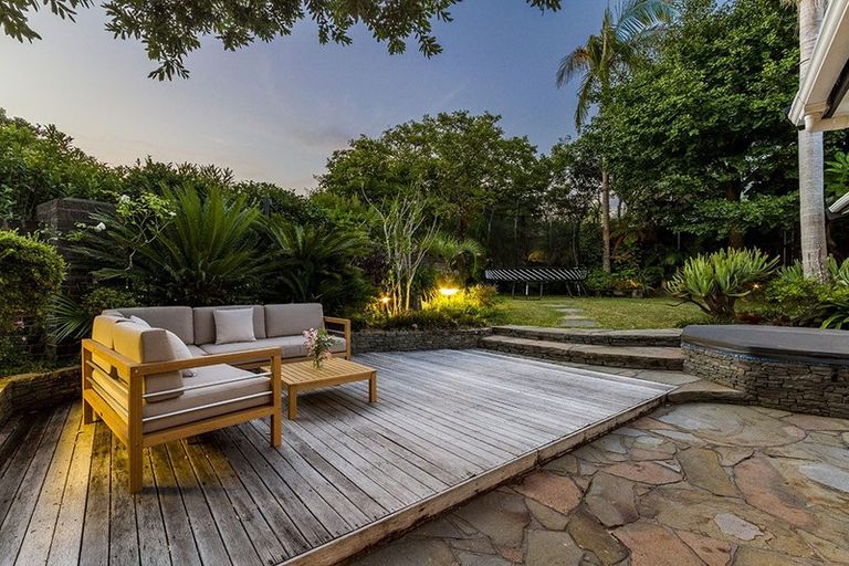 Photo of property in 25 Sylvan Park Avenue, Milford, Auckland, 0620