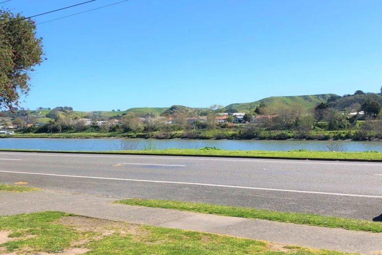 Photo of property in 211-214 Anzac Parade, Whanganui East, Whanganui, 4500