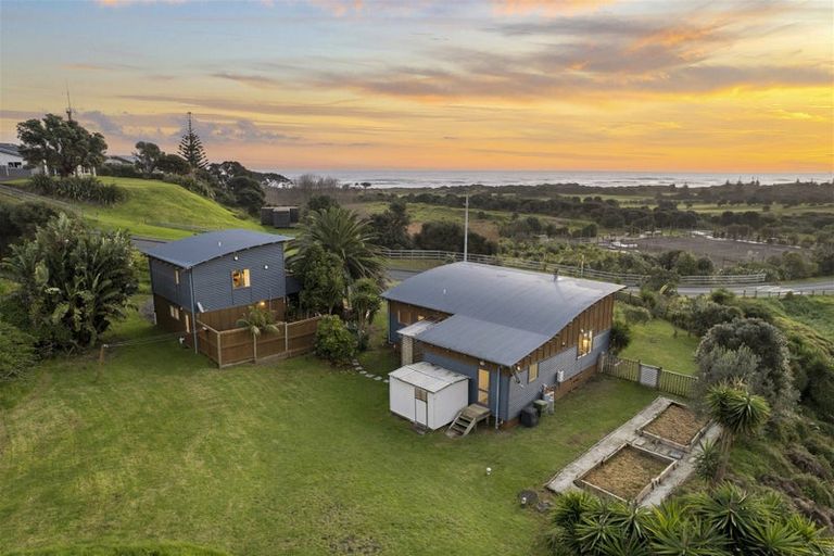 Photo of property in 333 Motutara Road, Muriwai, Waimauku, 0881