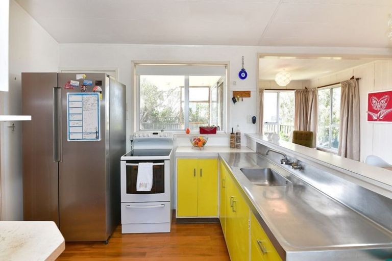 Photo of property in 113 Roberts Road, Matakatia, Whangaparaoa, 0930