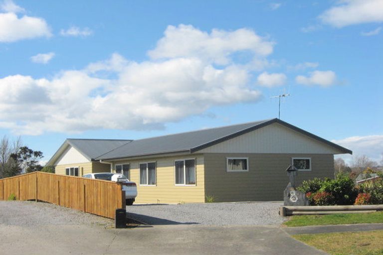 Photo of property in 8 Hinenamu Grove, Turangi, 3334