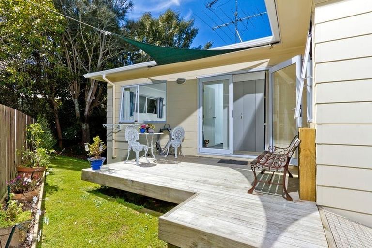 Photo of property in 8 Halberg Street, Glenfield, Auckland, 0629