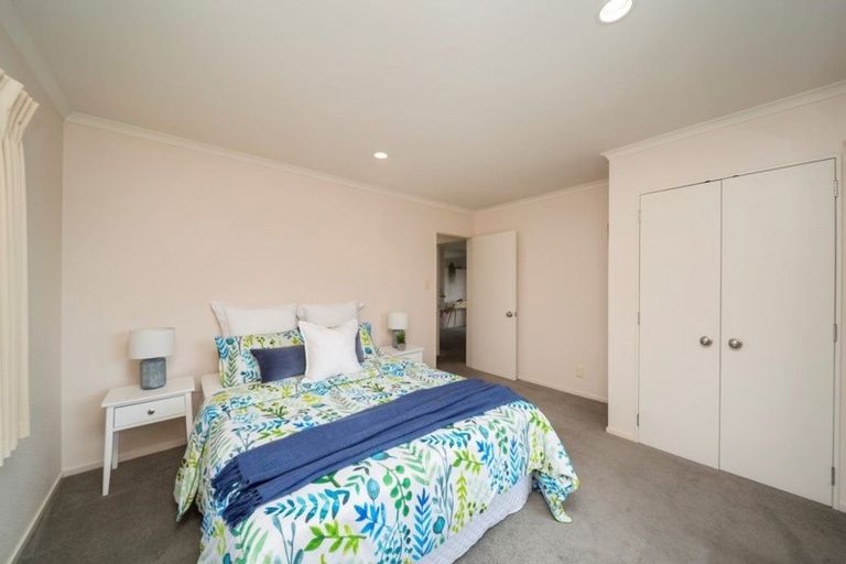 Photo of property in 2 Taylor Place, Merrilands, New Plymouth, 4312