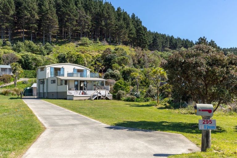 Photo of property in 295 Mataikona Road, Mataikona, Masterton, 5889