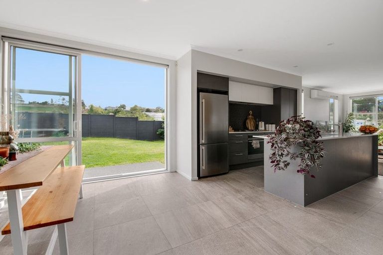 Photo of property in 30 Taitonga Lane, Stanmore Bay, Whangaparaoa, 0932