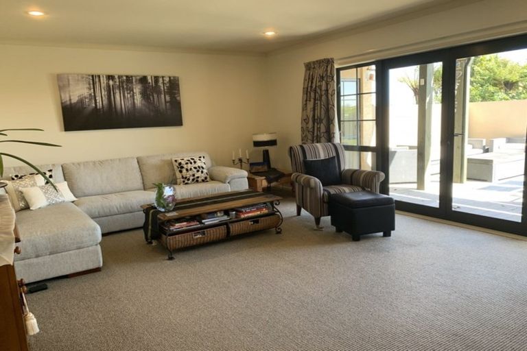Photo of property in 60 Shelter Grove, Frankleigh Park, New Plymouth, 4310