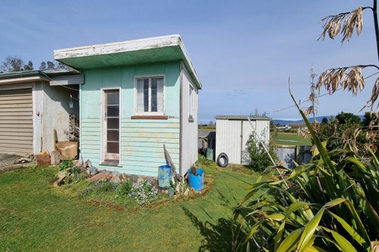 Photo of property in 22 Murchie Street, Thornbury, Riverton, 9883