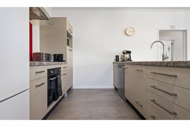 Photo of property in 205 Centaurus Road, Saint Martins, Christchurch, 8022