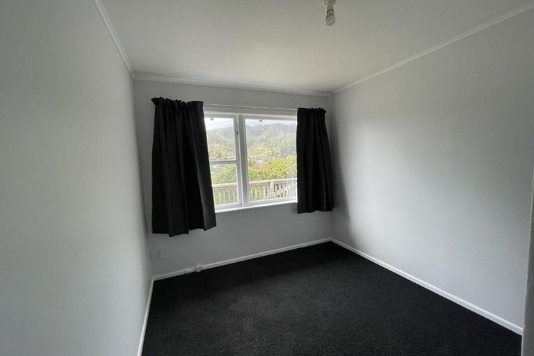 Photo of property in 17 Amundsen Grove, Stokes Valley, Lower Hutt, 5019
