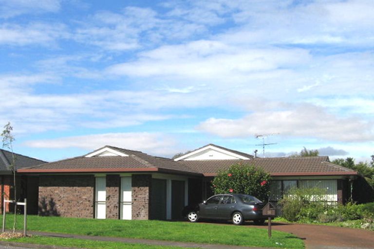 Photo of property in 28 Loloma Drive, Half Moon Bay, Auckland, 2012