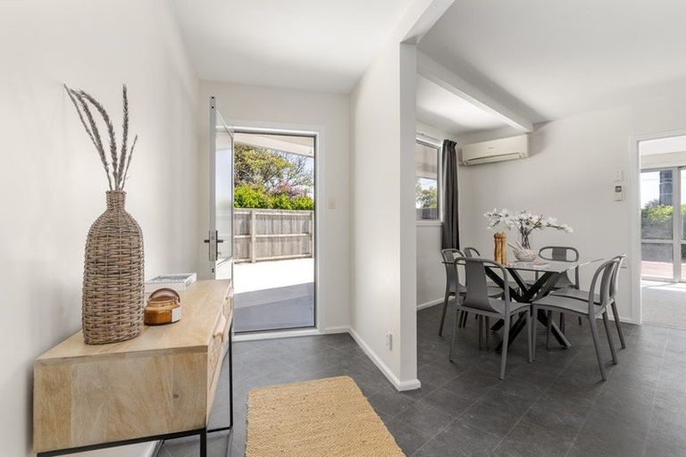 Photo of property in 379 Yaldhurst Road, Russley, Christchurch, 8042