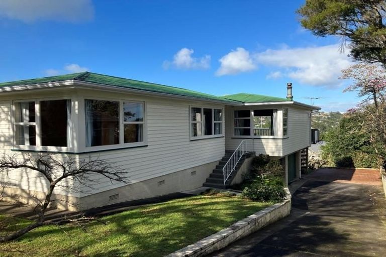 Photo of property in 42 Valley View Road, Glenfield, Auckland, 0629