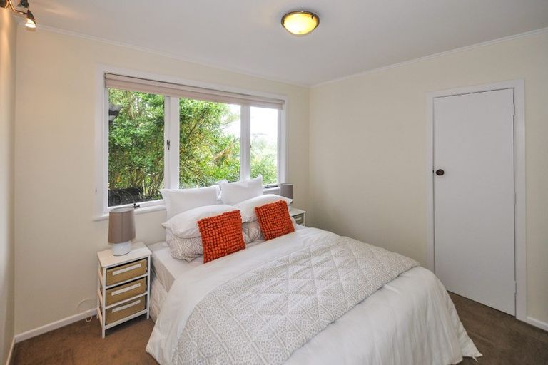 Photo of property in 105 Selwyn Crescent, Forrest Hill, Auckland, 0620