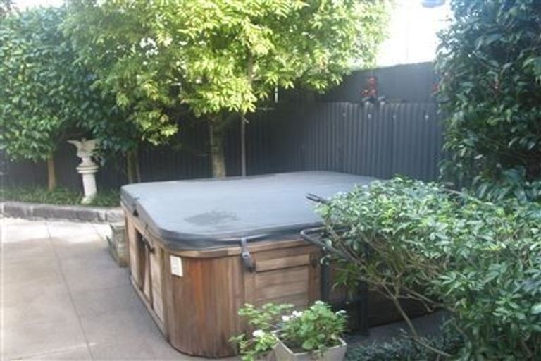 Photo of property in 1/14 Frieston Road, Milford, Auckland, 0620