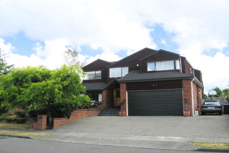Photo of property in 8 Kingfisher Close, Brown Owl, Upper Hutt, 5018