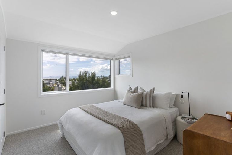 Photo of property in 2/37 Woodlands Crescent, Browns Bay, Auckland, 0630