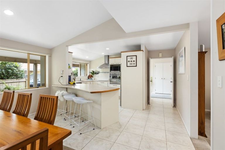 Photo of property in 484 Beach Road, Murrays Bay, Auckland, 0630