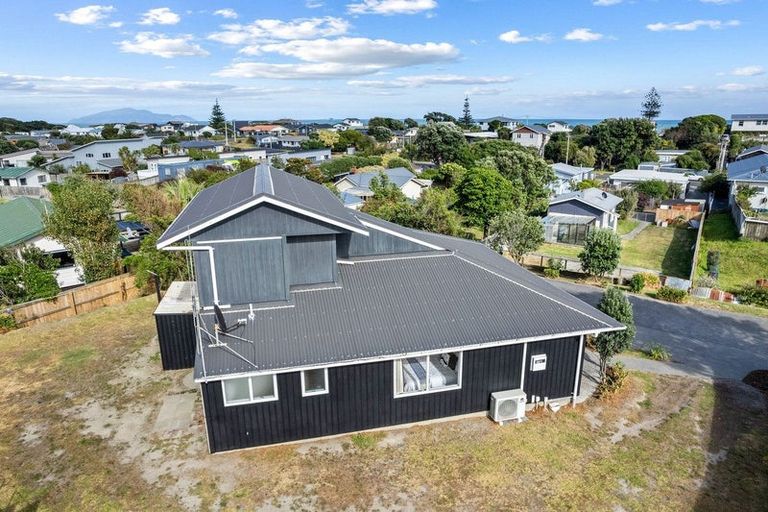 Photo of property in 16a Karaka Street, Otaki Beach, Otaki, 5512