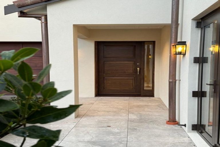 Photo of property in 5 Brianna Place, Karaka, 2113