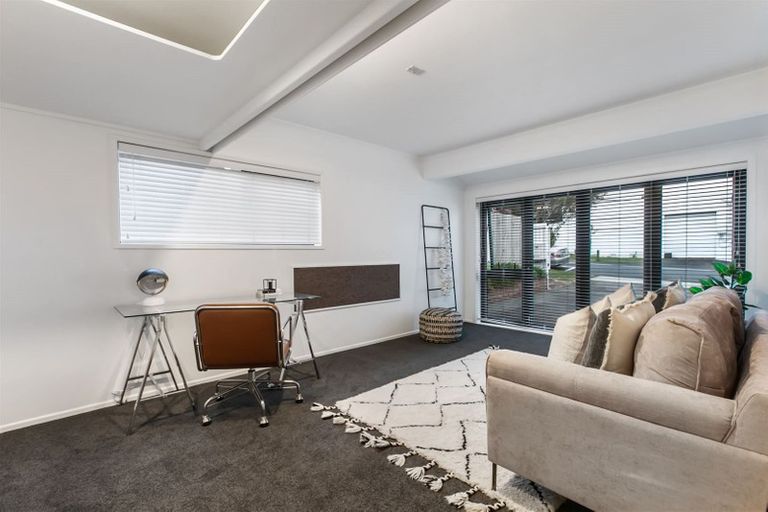 Photo of property in 1a Frieston Road, Milford, Auckland, 0620