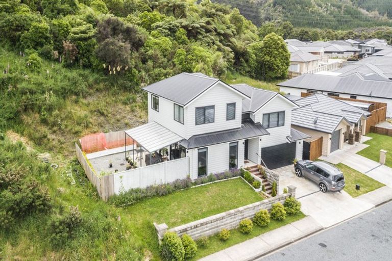 Photo of property in 125 Riverstone Drive, Riverstone Terraces, Upper Hutt, 5018