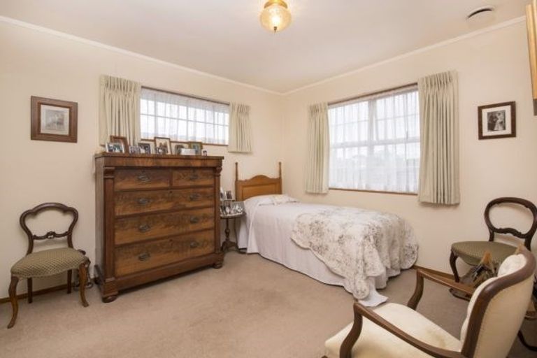 Photo of property in 2/3 Benygloe Place, Highland Park, Auckland, 2010