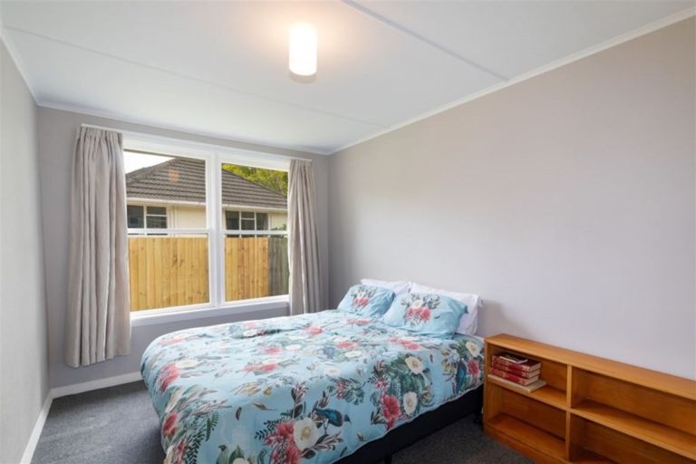 Photo of property in 33 Guildford Street, Burnside, Christchurch, 8053