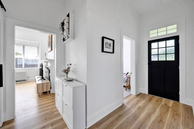 Photo of property in 9 Preston Street, Eltham, 4322