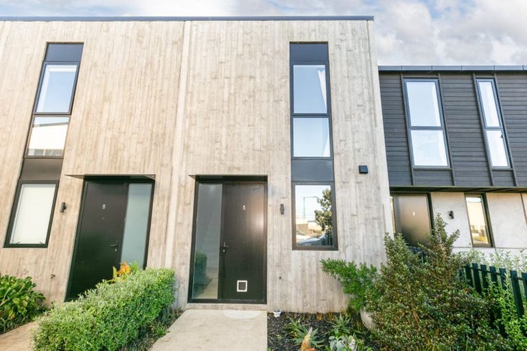 Photo of property in 15 Te Ara O Paetutu, Petone, Lower Hutt, 5012