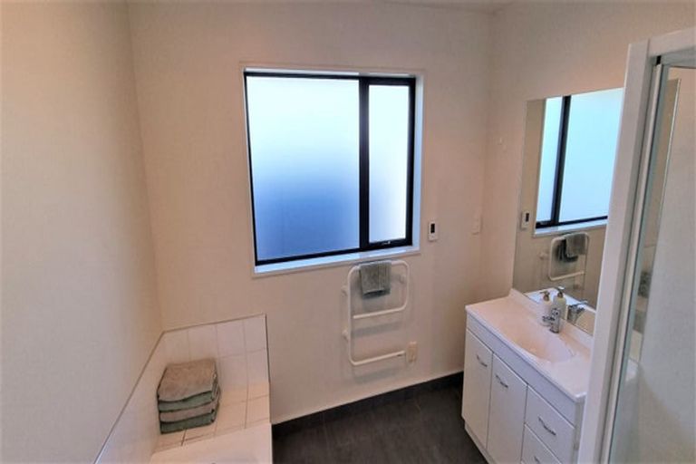 Photo of property in 10 Keats Place, Rolleston, 7614