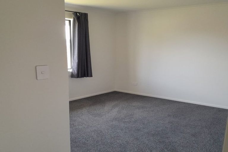 Photo of property in 69 Kaurinui Crescent, One Tree Point, 0118