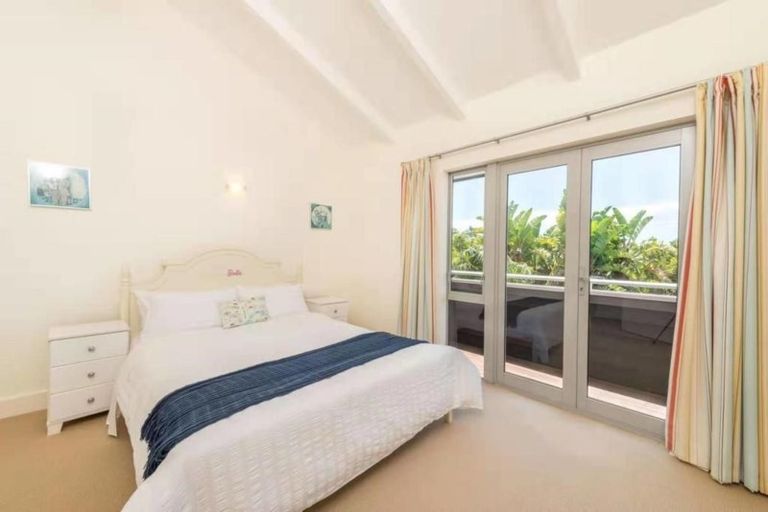 Photo of property in 12 Taumata Road, Castor Bay, Auckland, 0620