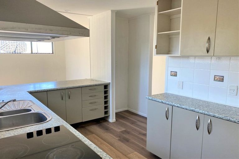 Photo of property in 34 Pahi Place, West Harbour, Auckland, 0618