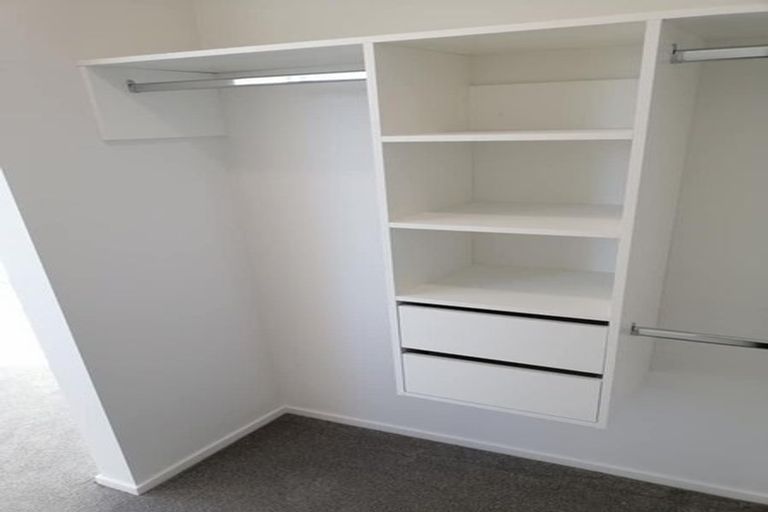 Photo of property in 5d Sorrel Crescent, Bucklands Beach, Auckland, 2012