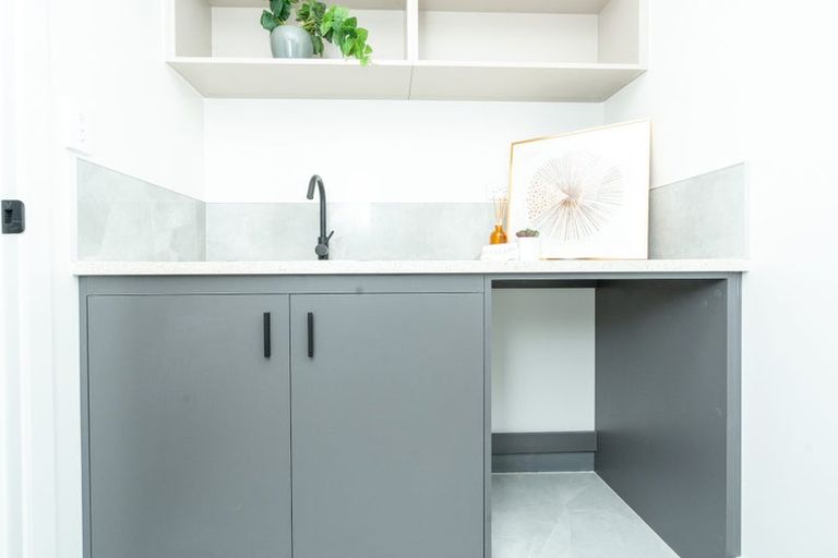 Photo of property in 2/22 Dalgliesh Avenue, Forest Lake, Hamilton, 3200