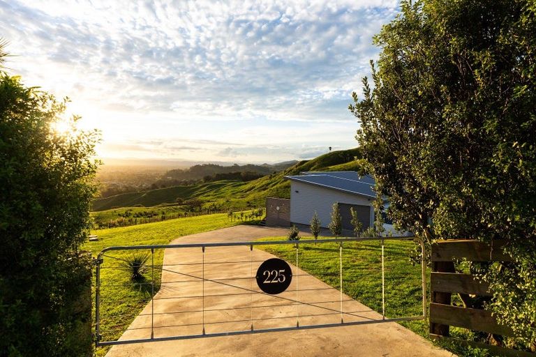 Photo of property in 225 Wheatstone Road, Wainui, Gisborne, 4073