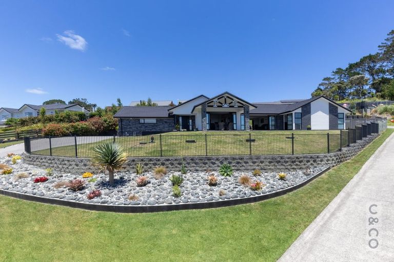 Photo of property in 104 Solan Drive, Waimauku, 0812