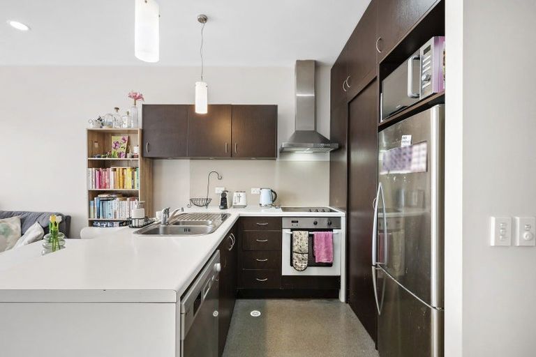 Photo of property in City Lodge, 704/115 Vivian Street, Te Aro, Wellington, 6011