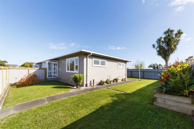 Photo of property in 44 Abraham Crescent, Milson, Palmerston North, 4414